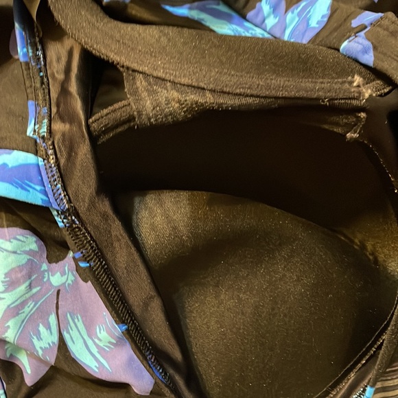 Lands End blue and black floral print swim top - Picture 4 of 6